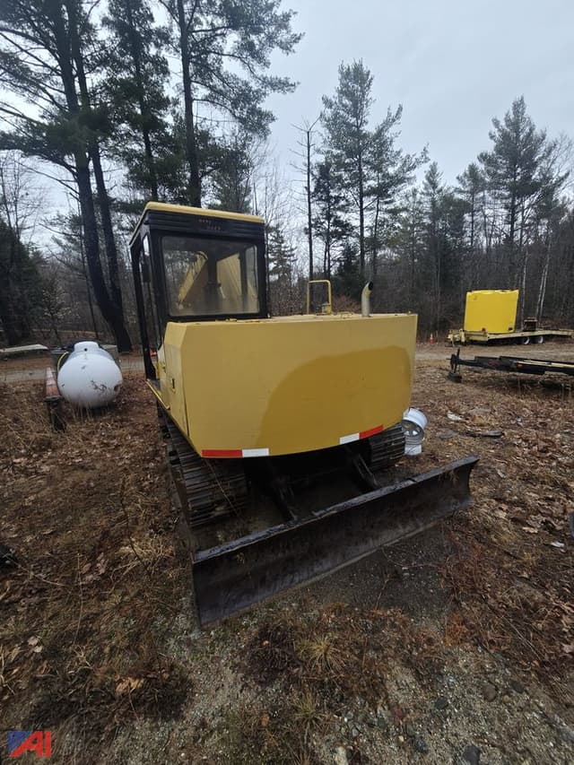 Image of Caterpillar E70B equipment image 3