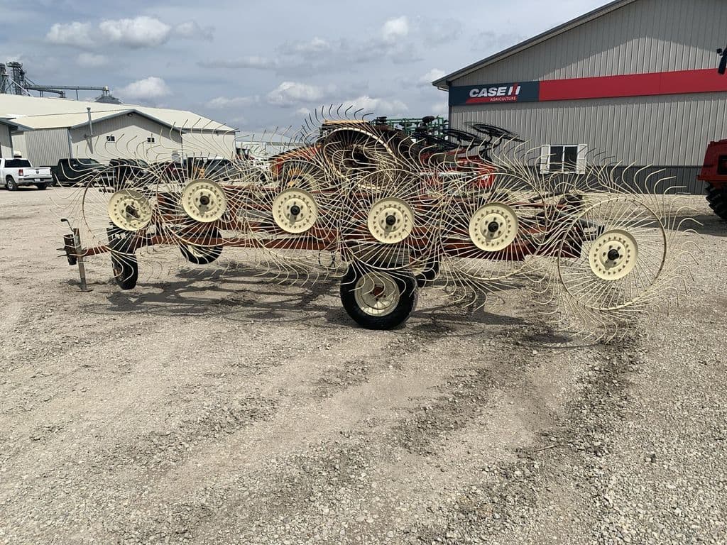 Image of Hesston 3832 Image 1