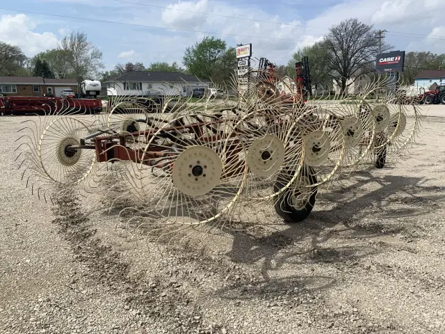 Image of Hesston 3832 equipment image 2