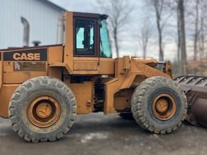 1990 Case 821B Image