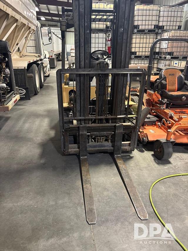 Image of Caterpillar GP25 equipment image 2