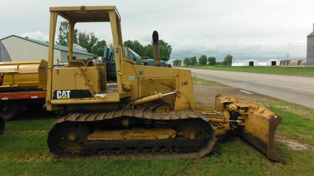 Image of Caterpillar D4C equipment image 4