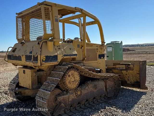 Image of Caterpillar D5H equipment image 4