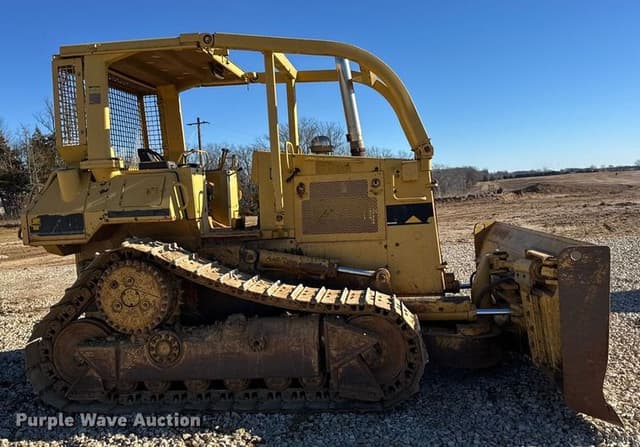 Image of Caterpillar D5H equipment image 3