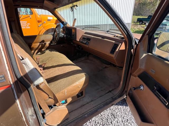 Image of Chevrolet 1500 equipment image 4