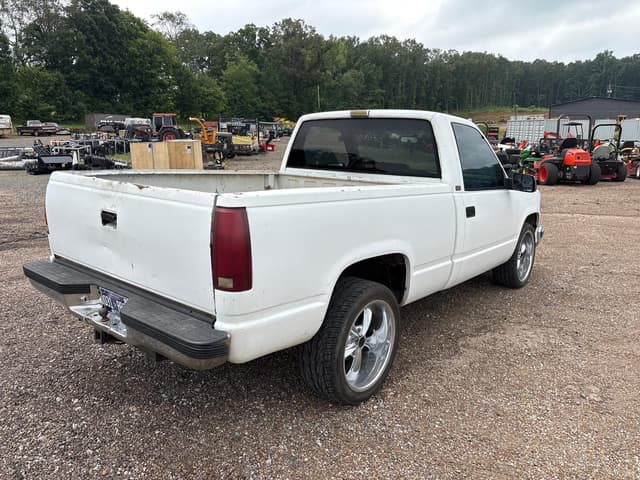 Image of Chevrolet 1500 equipment image 3