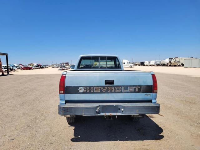 Image of Chevrolet 2500 equipment image 3