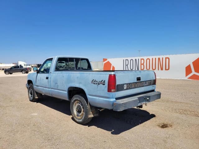 Image of Chevrolet 2500 equipment image 2
