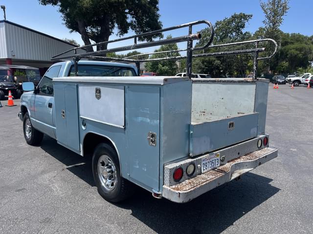 Image of Chevrolet 2500 equipment image 3