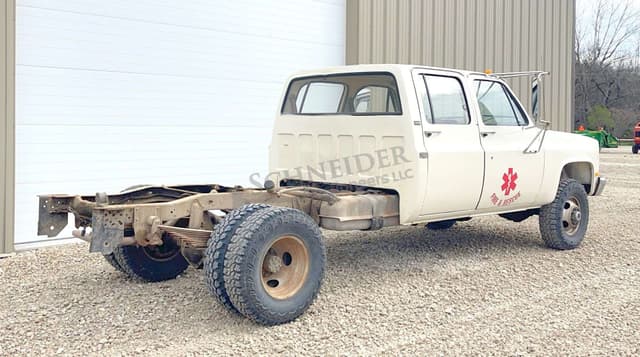 Image of Chevrolet 3500 equipment image 4