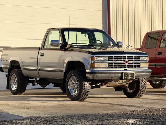 Image of Chevrolet 3500 equipment image 2