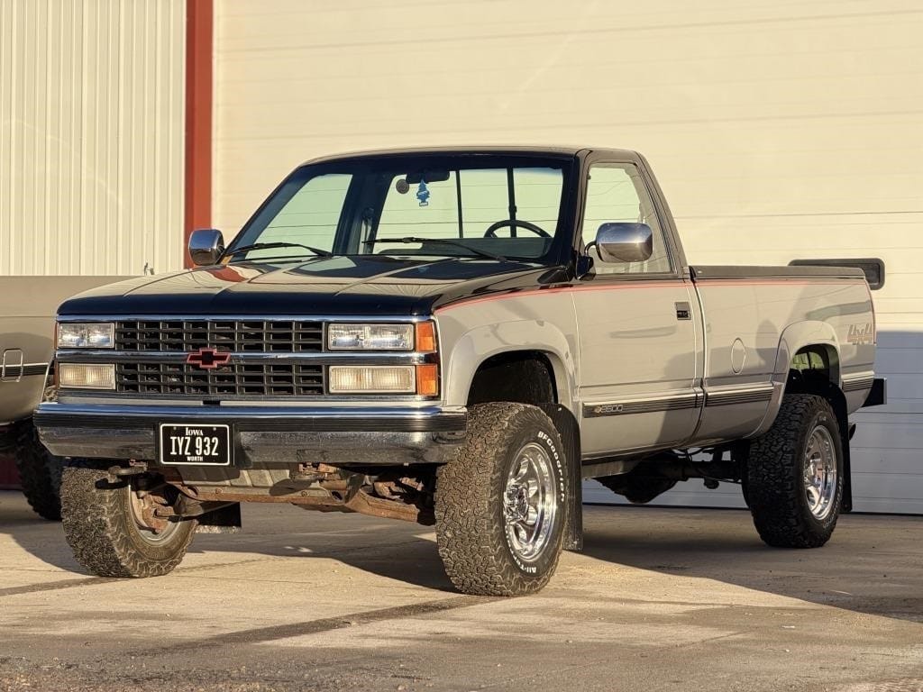2025 Chevrolet 3500 Equipment Image0