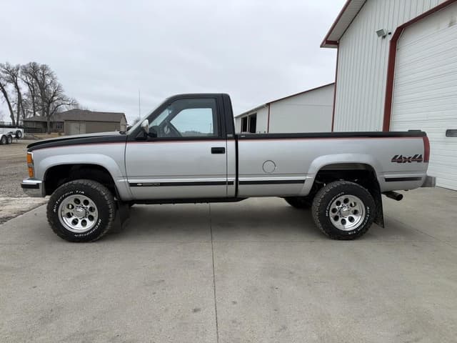 Image of Chevrolet 3500 equipment image 3