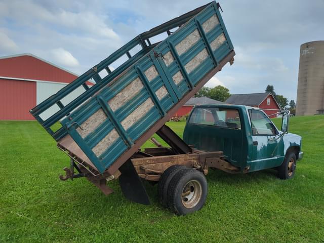 Image of Chevrolet C3500 equipment image 3