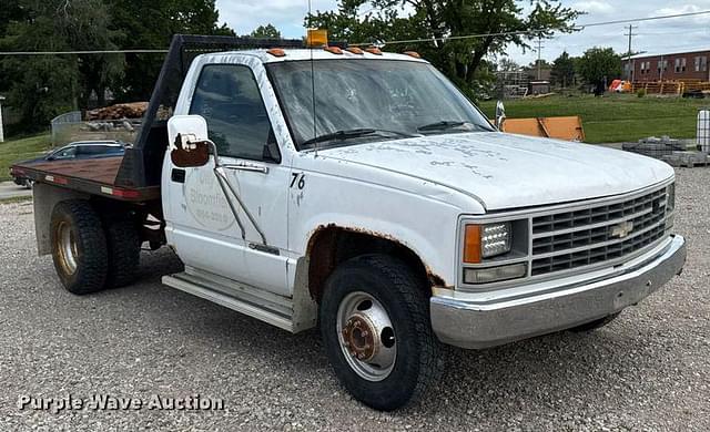 Image of Chevrolet 3500 equipment image 2