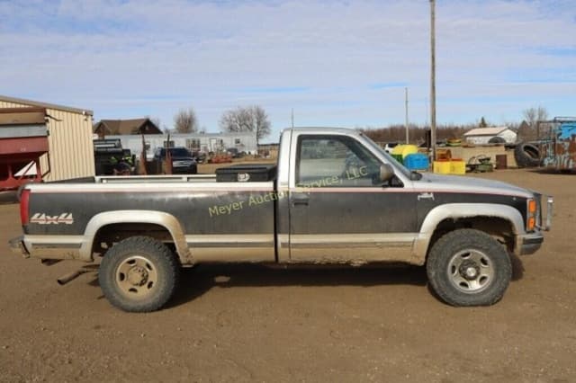 Image of Chevrolet 2500 equipment image 1