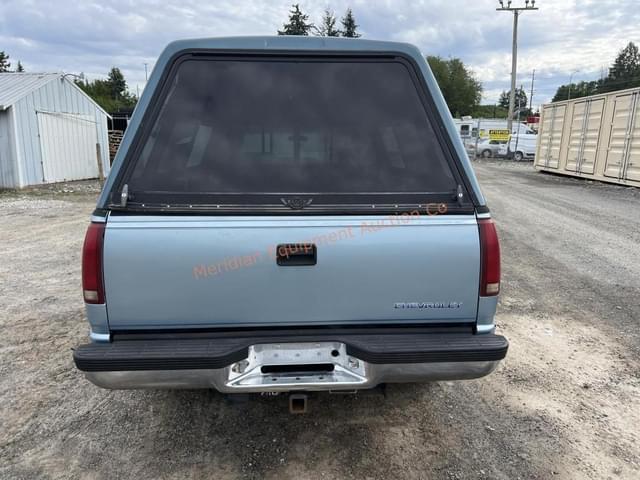 Image of Chevrolet K2500 equipment image 3