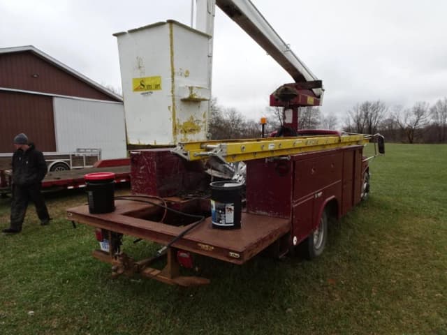 Image of Chevrolet 3500 equipment image 2