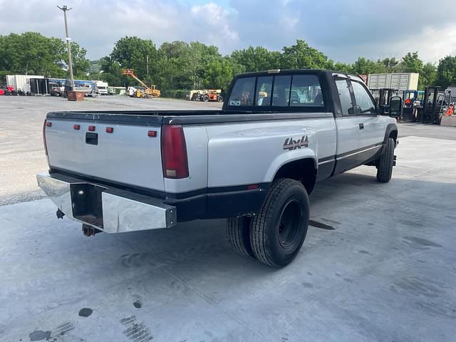 Image of Chevrolet 3500 equipment image 3