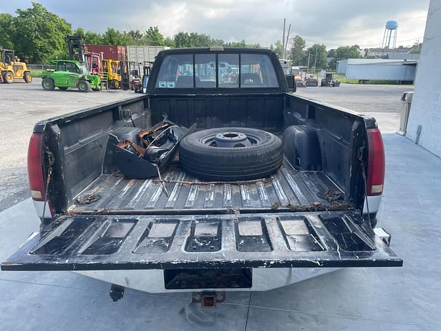 Image of Chevrolet 3500 equipment image 4