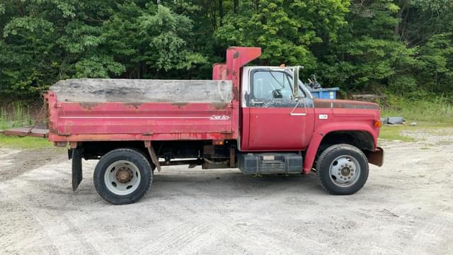 Image of Chevrolet 60 equipment image 3