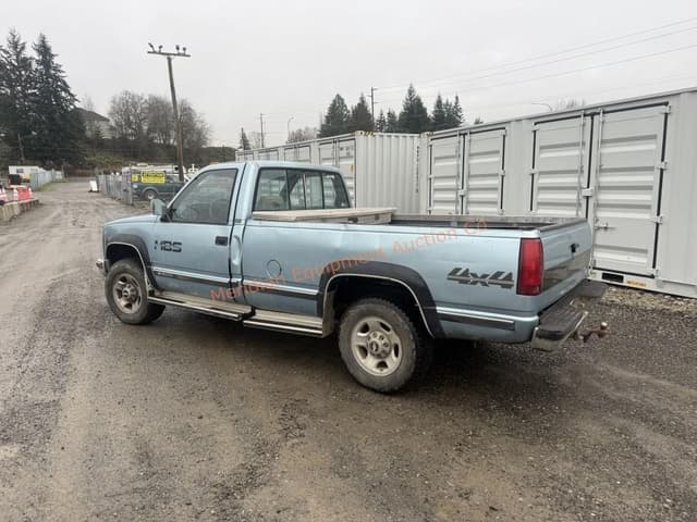 Image of Chevrolet 3500 equipment image 4