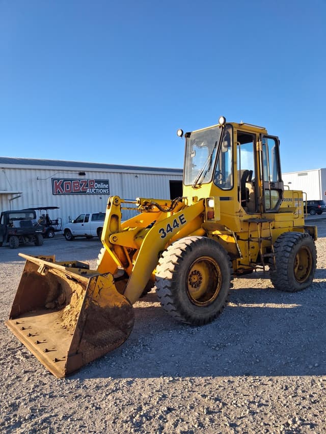 Image of John Deere 344E equipment image 2