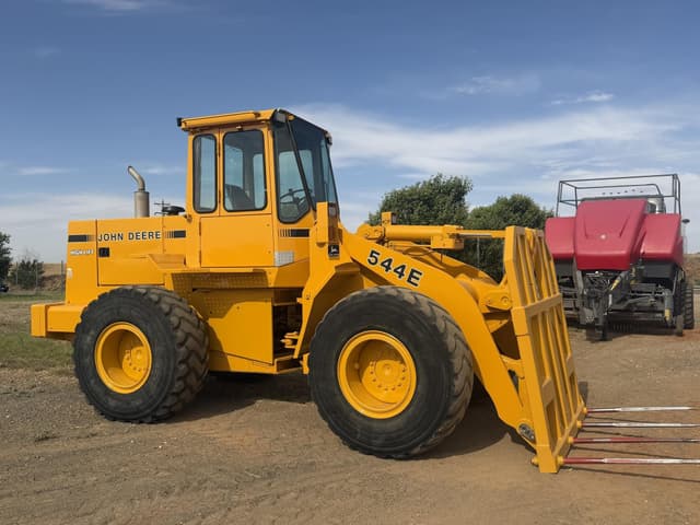 Image of John Deere 544E equipment image 1