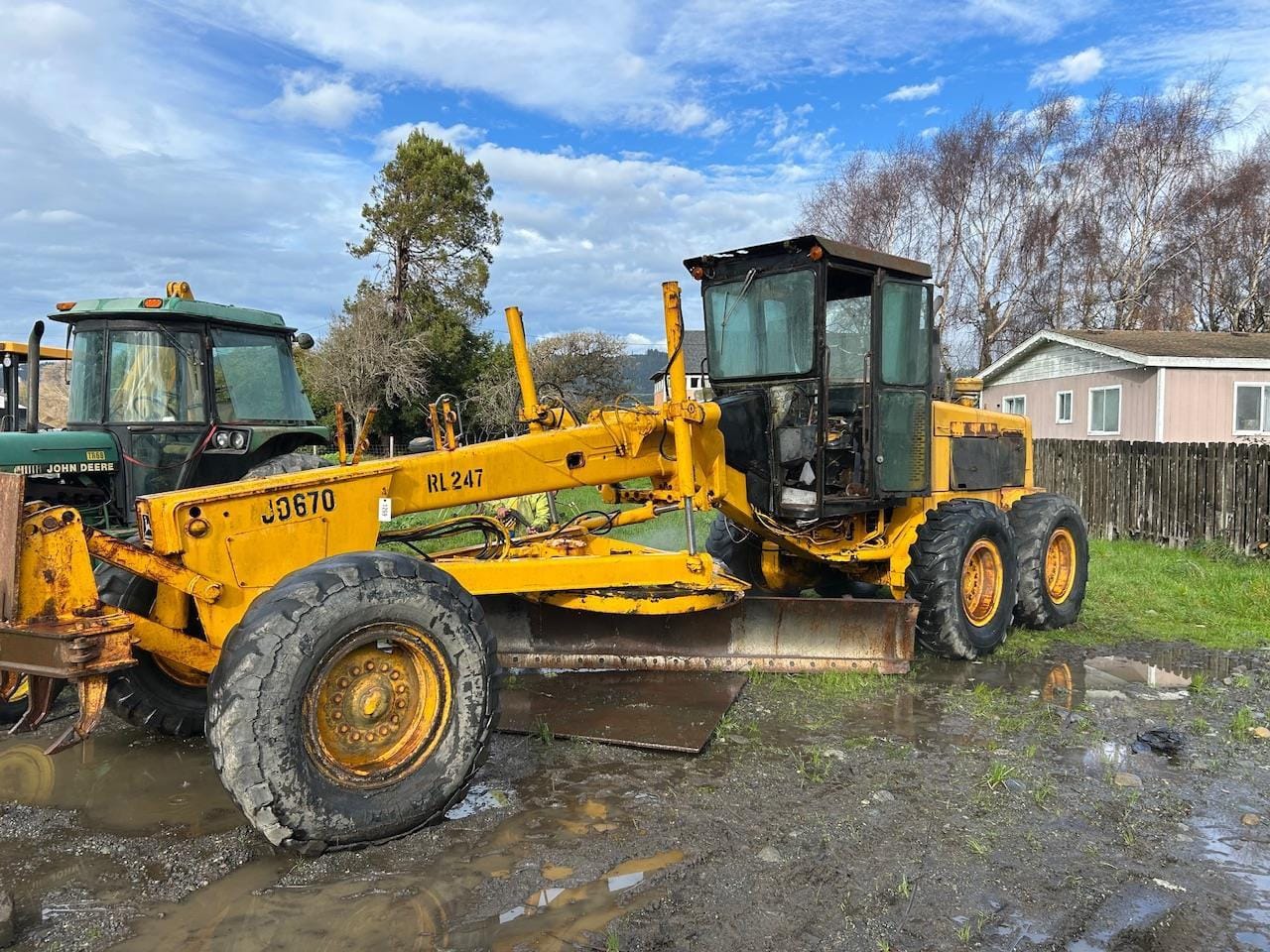 1990 John Deere 670 Equipment Image0