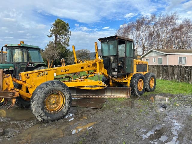 Image of John Deere 670 equipment image 1