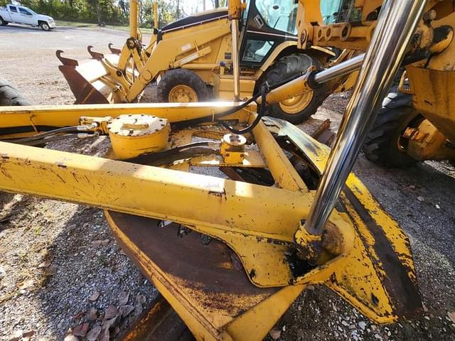 Image of John Deere 672B equipment image 4