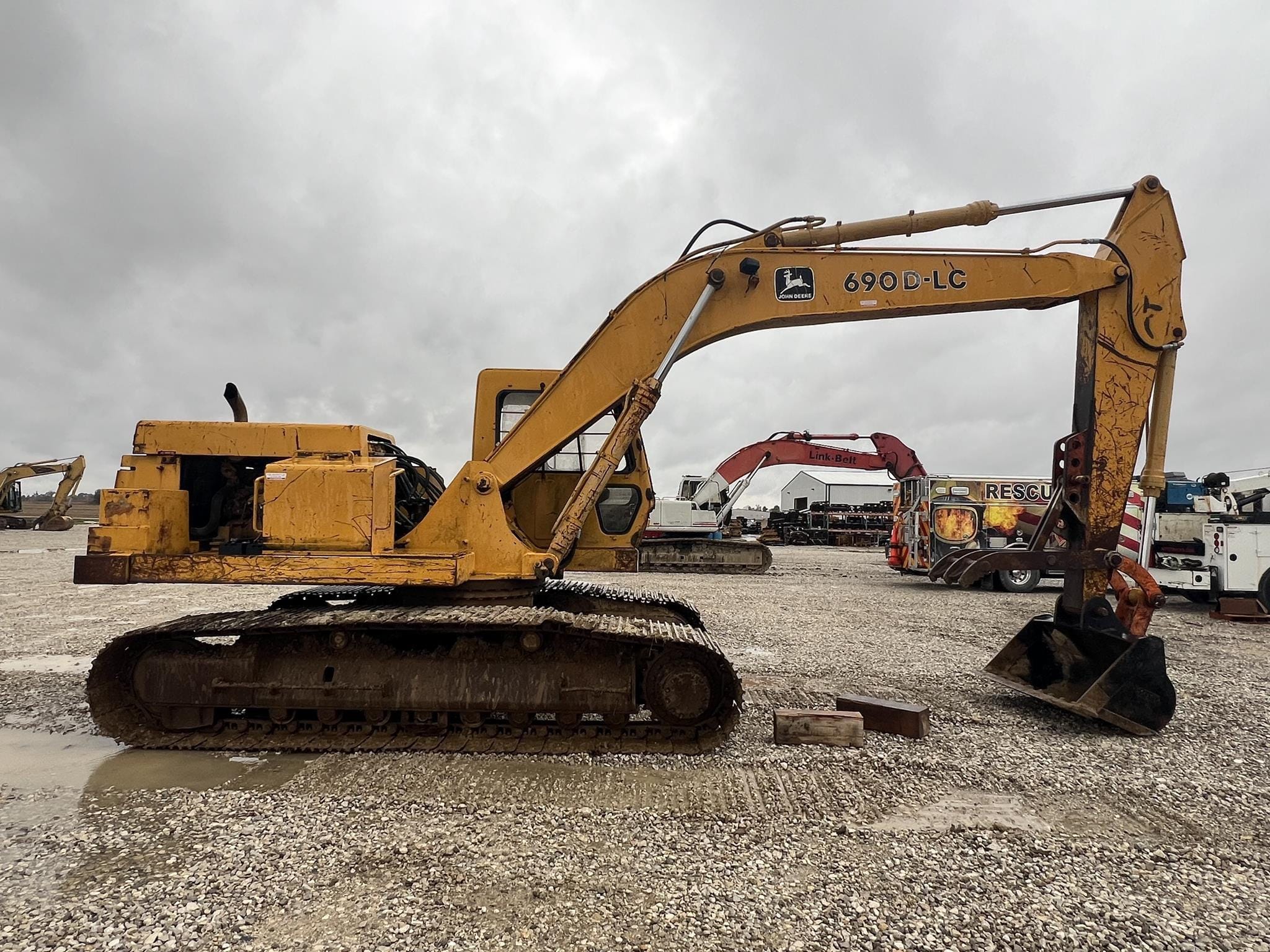 1990 John Deere 690D-LC Equipment Image0