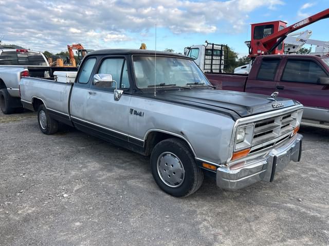 Image of Dodge D150 equipment image 2