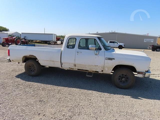 Image of Dodge Ram W150 equipment image 4