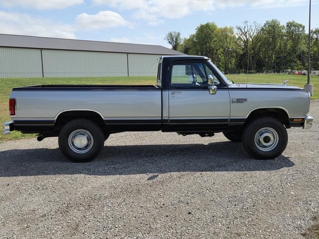 Image of Dodge Ram 350 equipment image 3