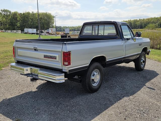 Image of Dodge Ram 350 equipment image 4