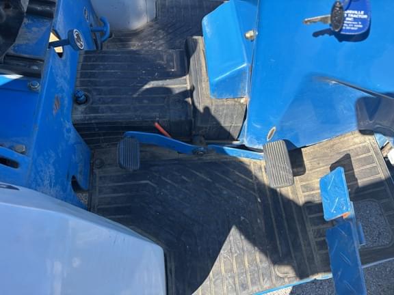 Image of Ford 1520 equipment image 4