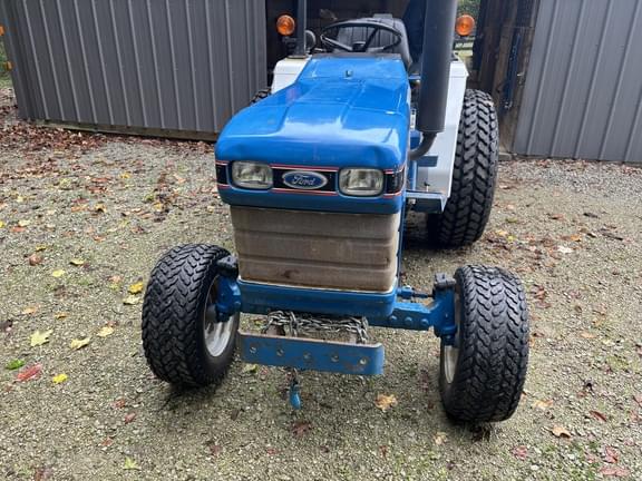 Image of Ford 1520 equipment image 3