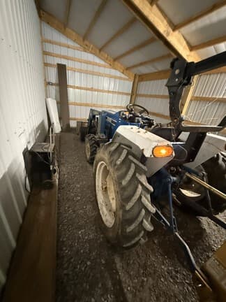 Image of Ford 1720 equipment image 4