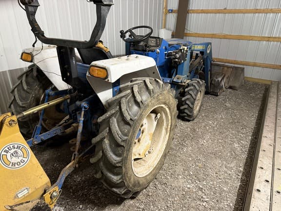 Image of Ford 1720 equipment image 2