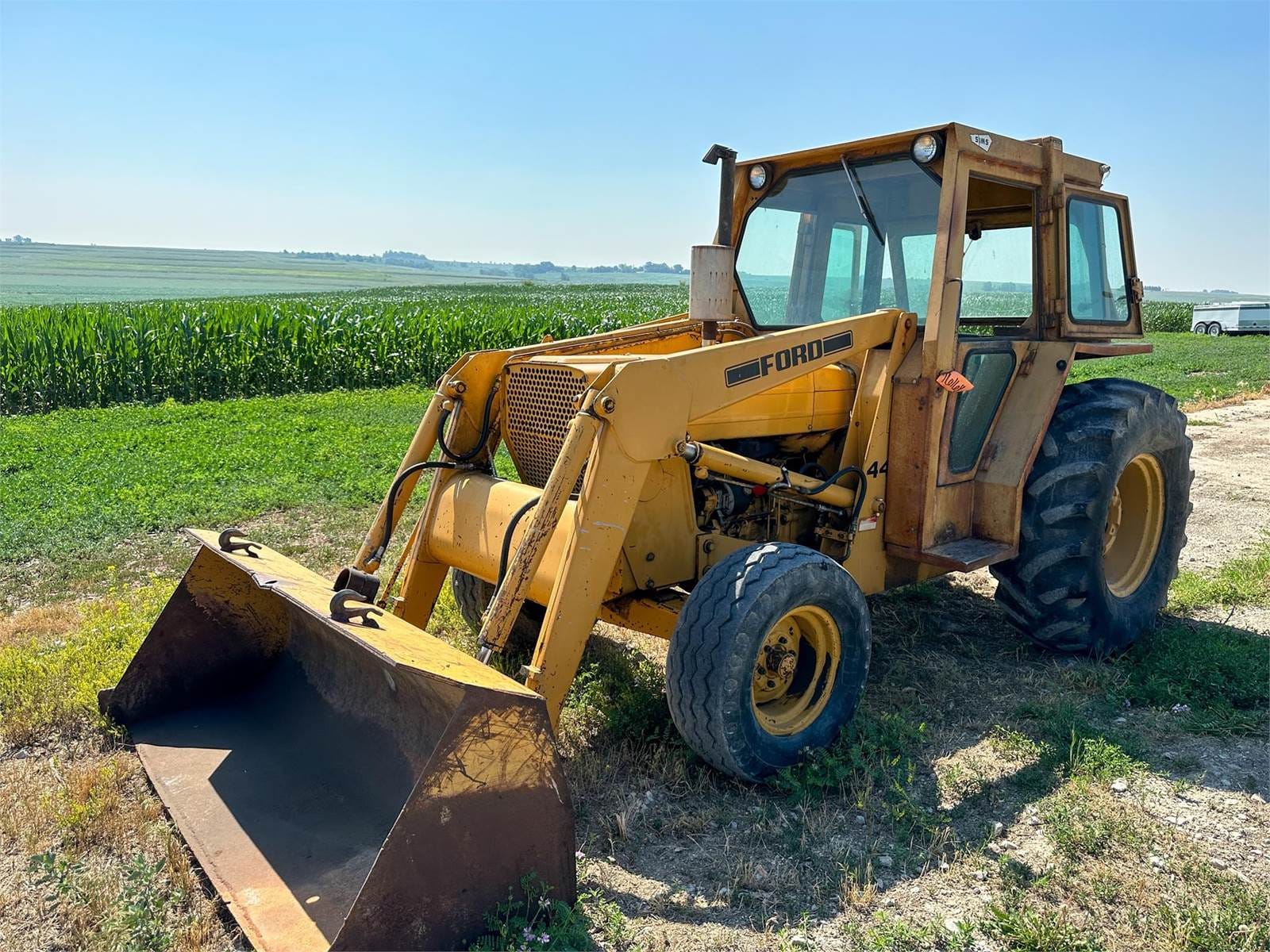 1986 Ford 445 Equipment Image0