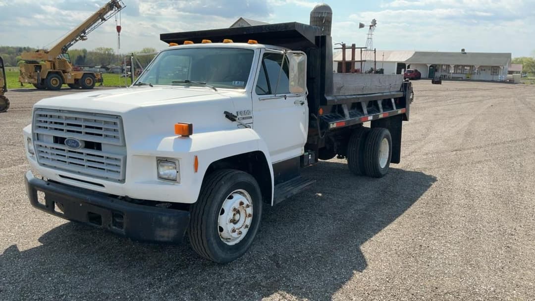 Image of Ford F700 Primary image