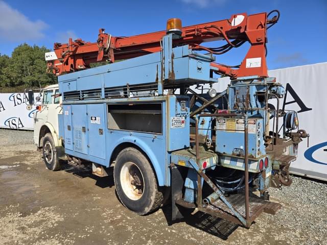 Image of Ford F-8000 equipment image 2