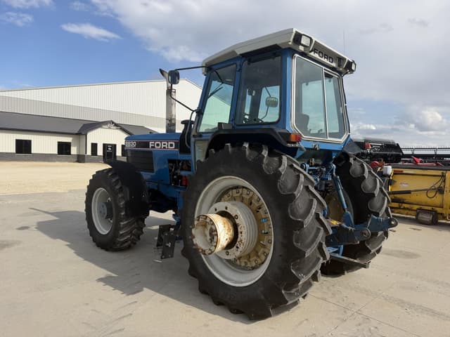 Image of Ford 8830 equipment image 4