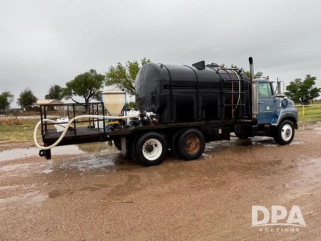 Image of Ford L9000 equipment image 3