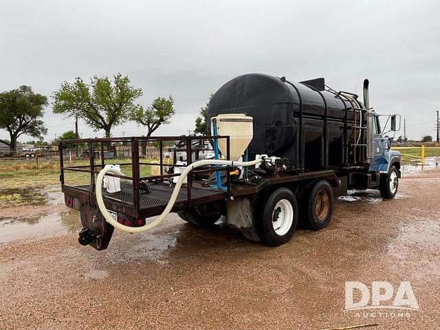Image of Ford L9000 equipment image 4
