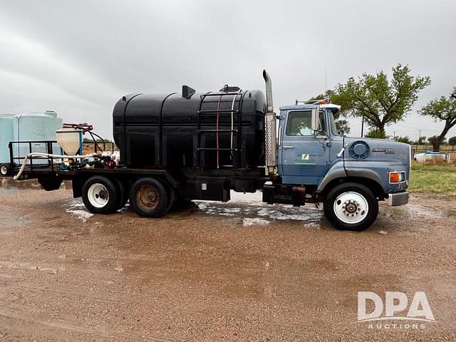Image of Ford L9000 equipment image 1