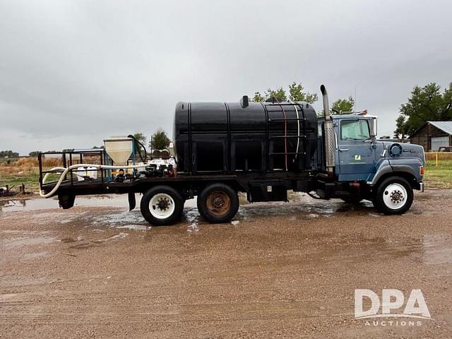 Image of Ford L9000 equipment image 2
