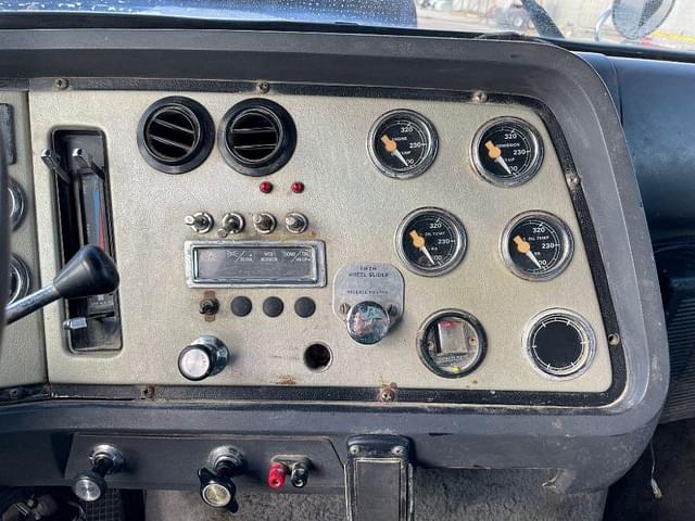 Thumbnail image Ford L9000 105