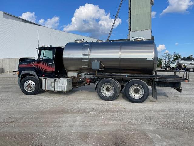 Thumbnail image Ford L9000 17